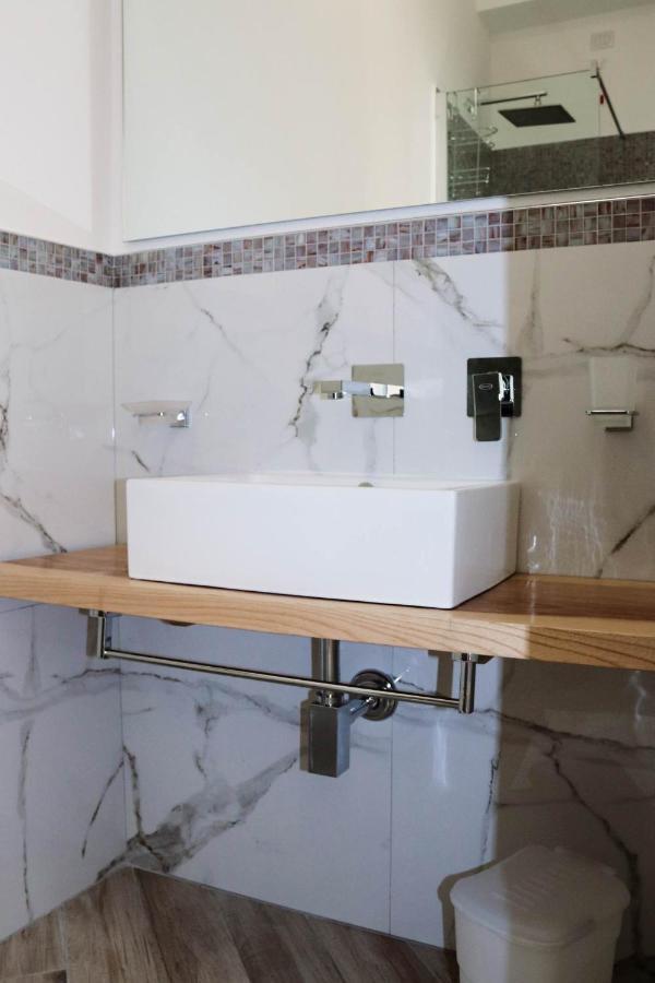 Clelia'S Boutique Rooms & Suites La Maddalena  Ruang foto