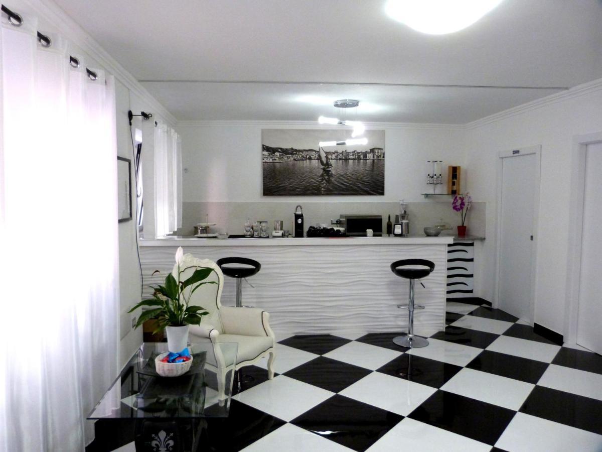 Clelia'S Boutique Rooms & Suites La Maddalena  Bagian luar foto