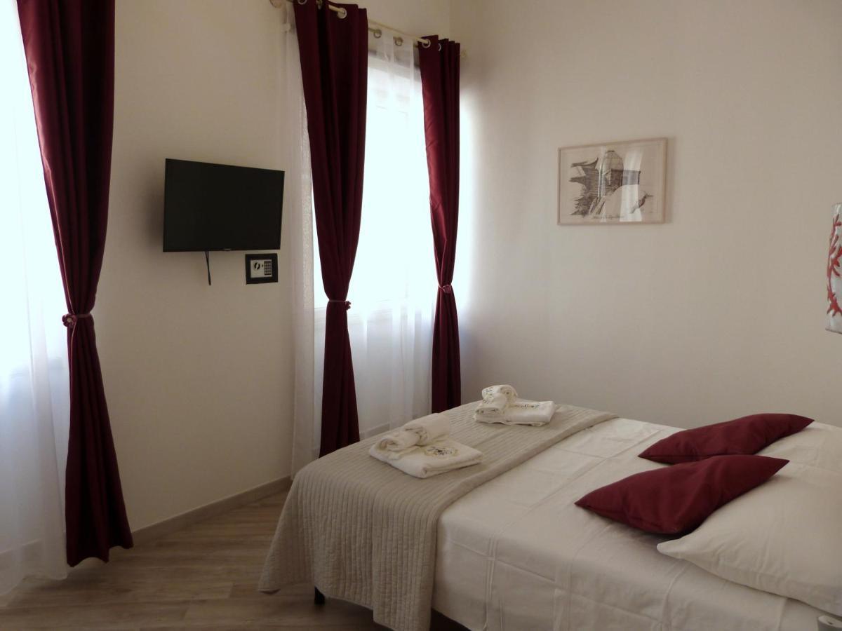 Clelia'S Boutique Rooms & Suites La Maddalena  Bagian luar foto