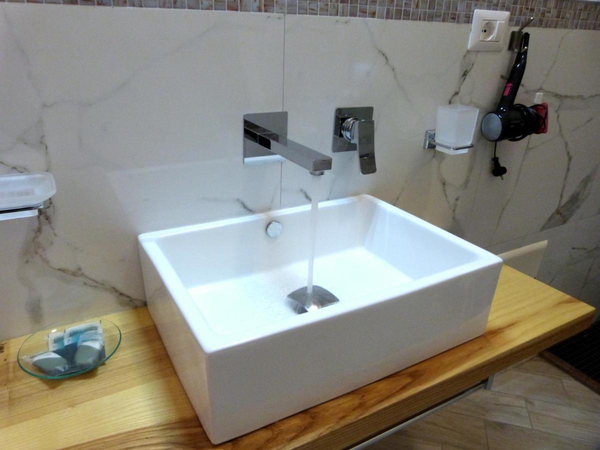 Clelia'S Boutique Rooms & Suites La Maddalena  Bagian luar foto
