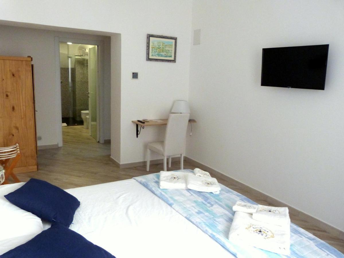 Clelia'S Boutique Rooms & Suites La Maddalena  Bagian luar foto