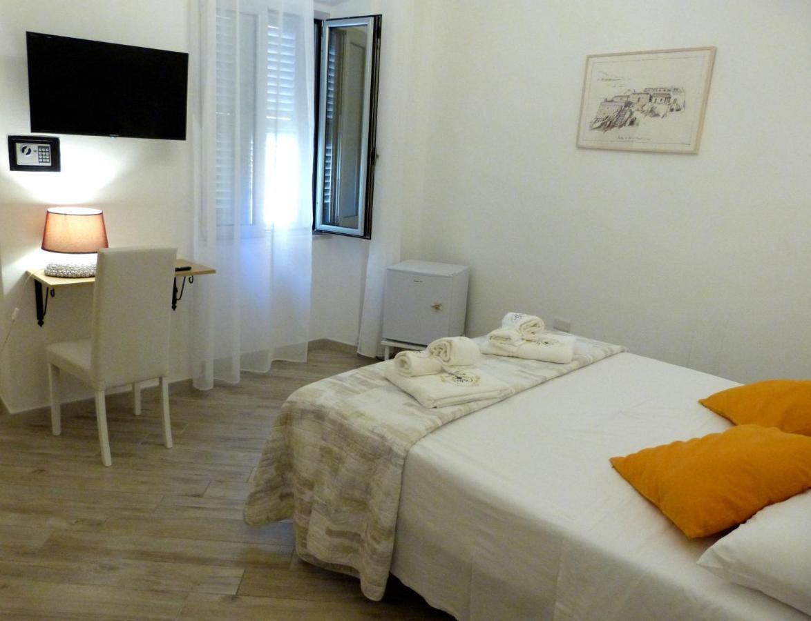 Clelia'S Boutique Rooms & Suites La Maddalena  Bagian luar foto